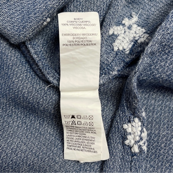 LUCKY BRAND women’s blue soft short sleeve shirt with floral embroidery, size M - Picture 13 of 15